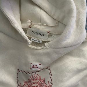 Authentic Gucci Sweatshirt 36months which is 2T never worn.